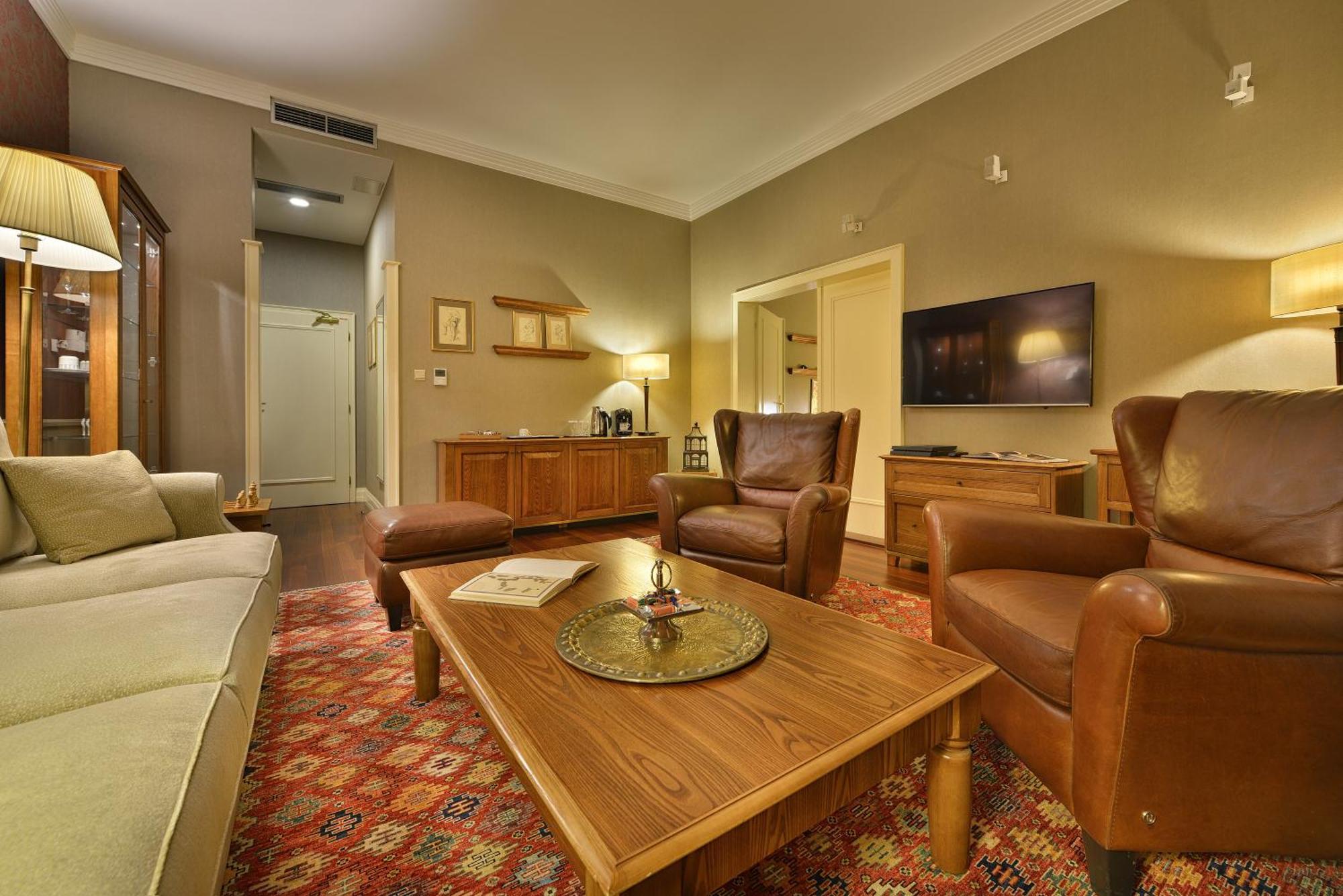 Luxury Suite