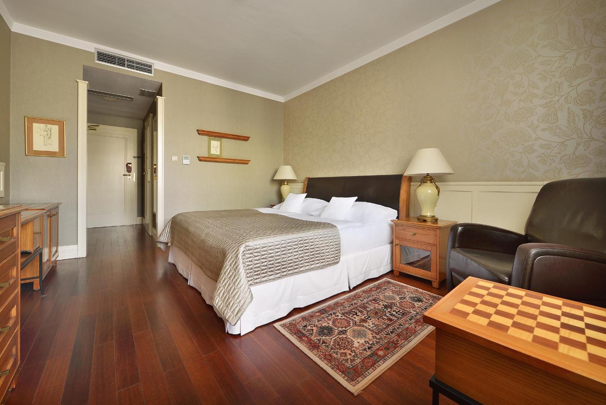 Classic Double Room