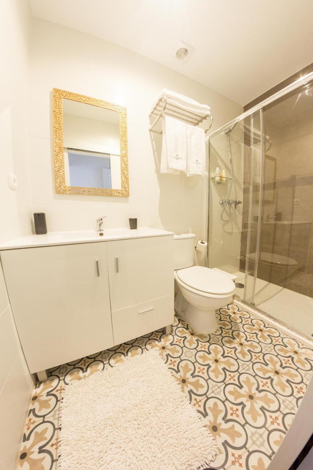 Double or Twin Room Private Bathroom