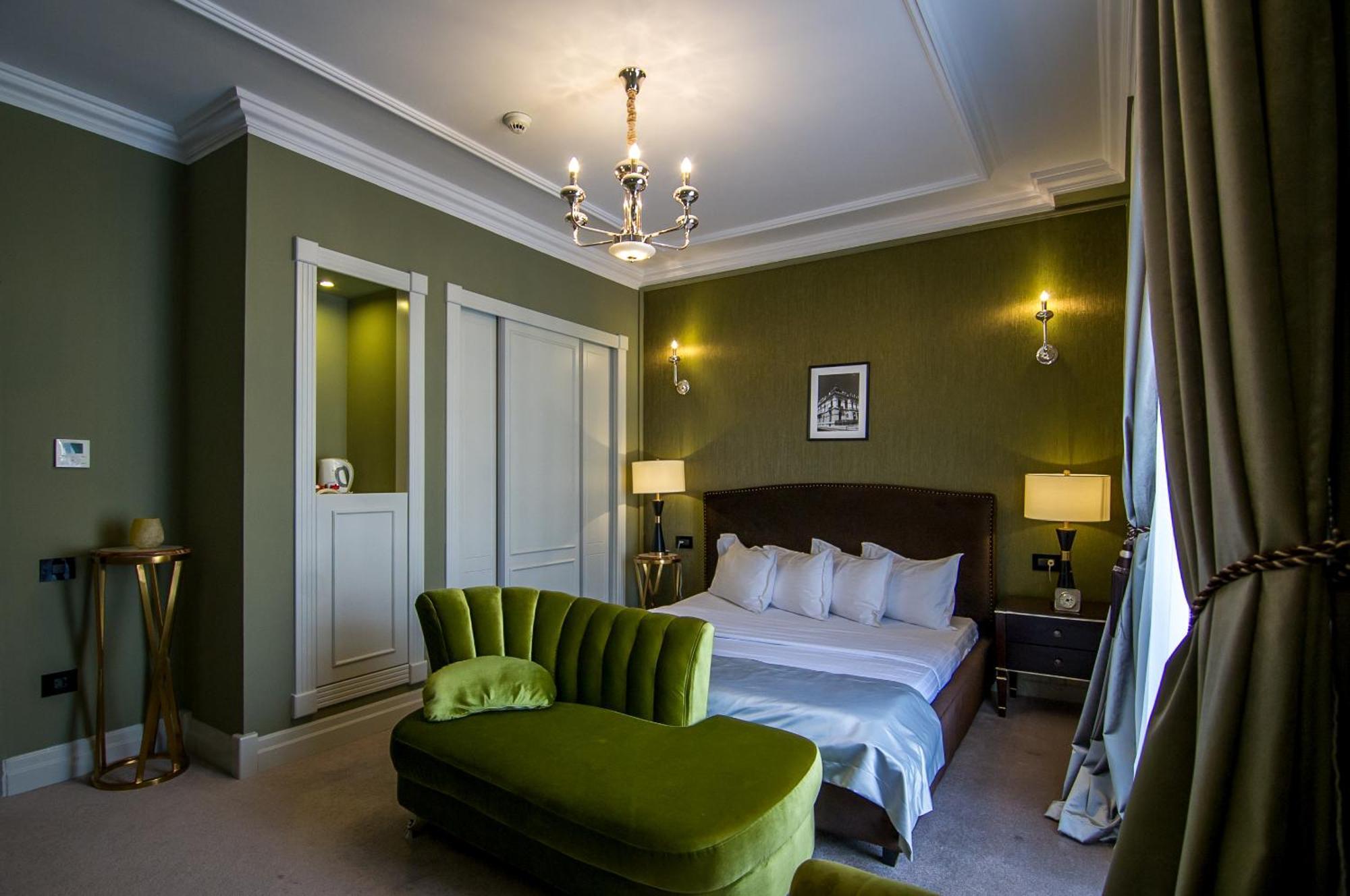 Deluxe King Room