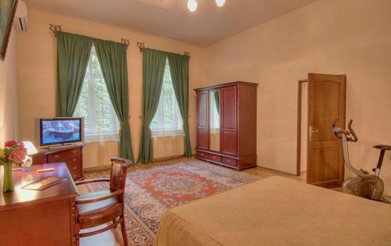 Queen Suite