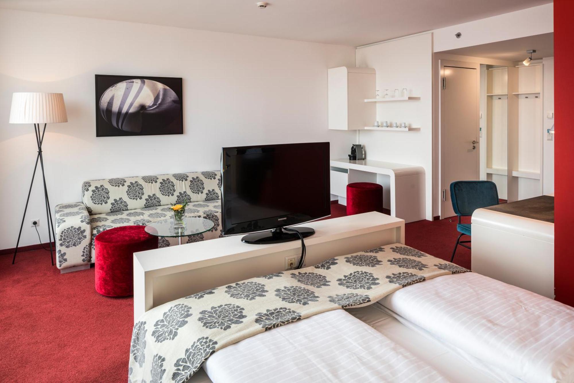 Junior Suite access to Rooftop Lounge