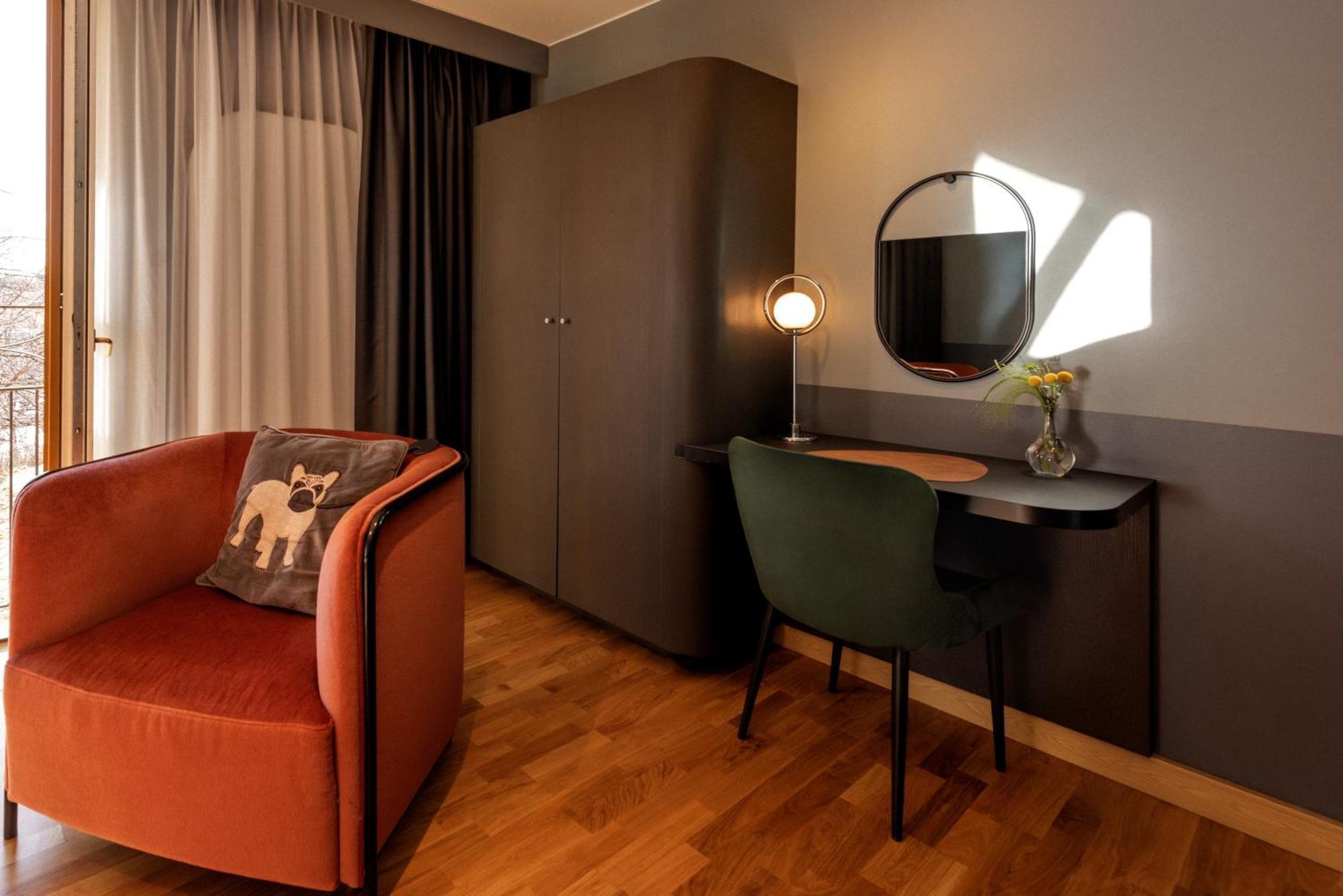 Junior Corner Suite