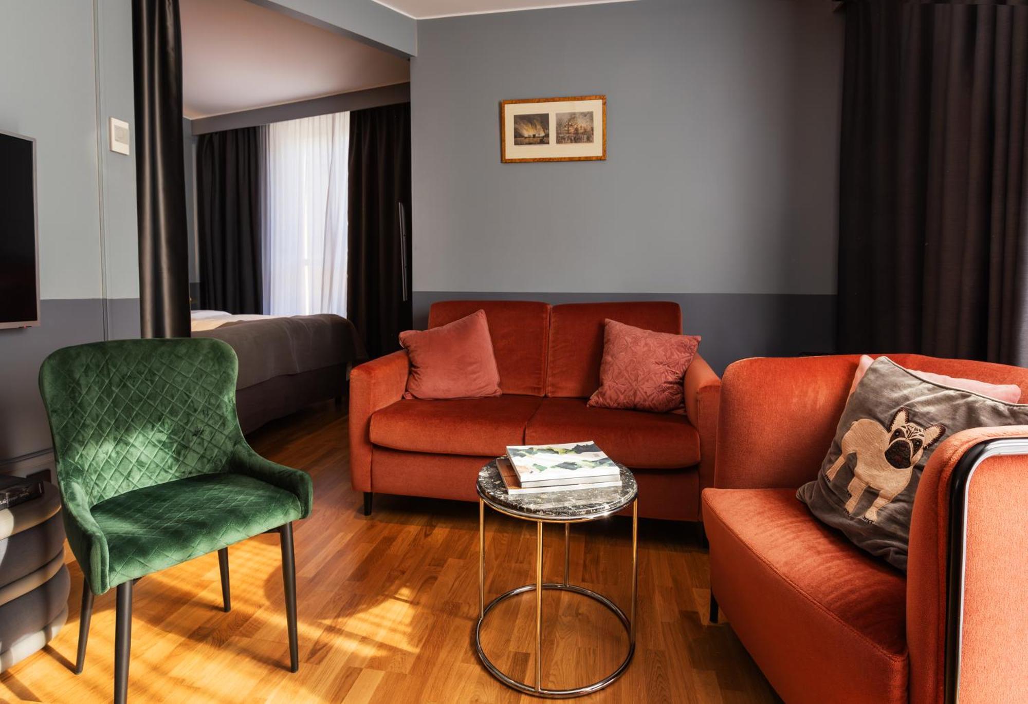 Junior Corner Suite