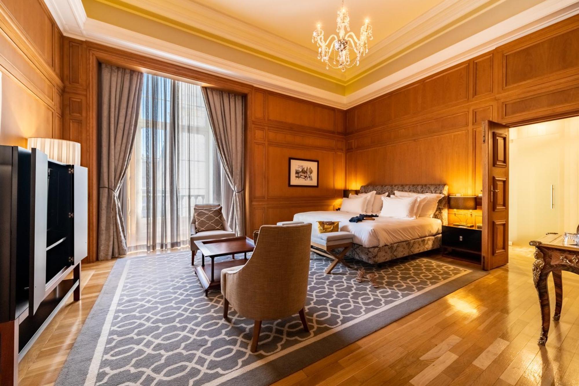 Presidential Suite King Size Bed
