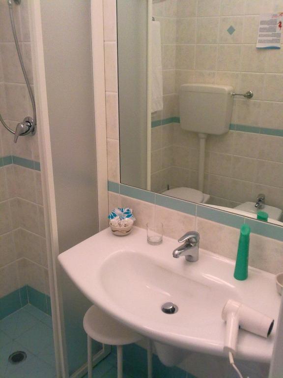 Camera Tripla Standard