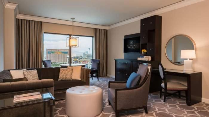 Augustus Executive Suite 1 King Bed 2 Queen Bedroom