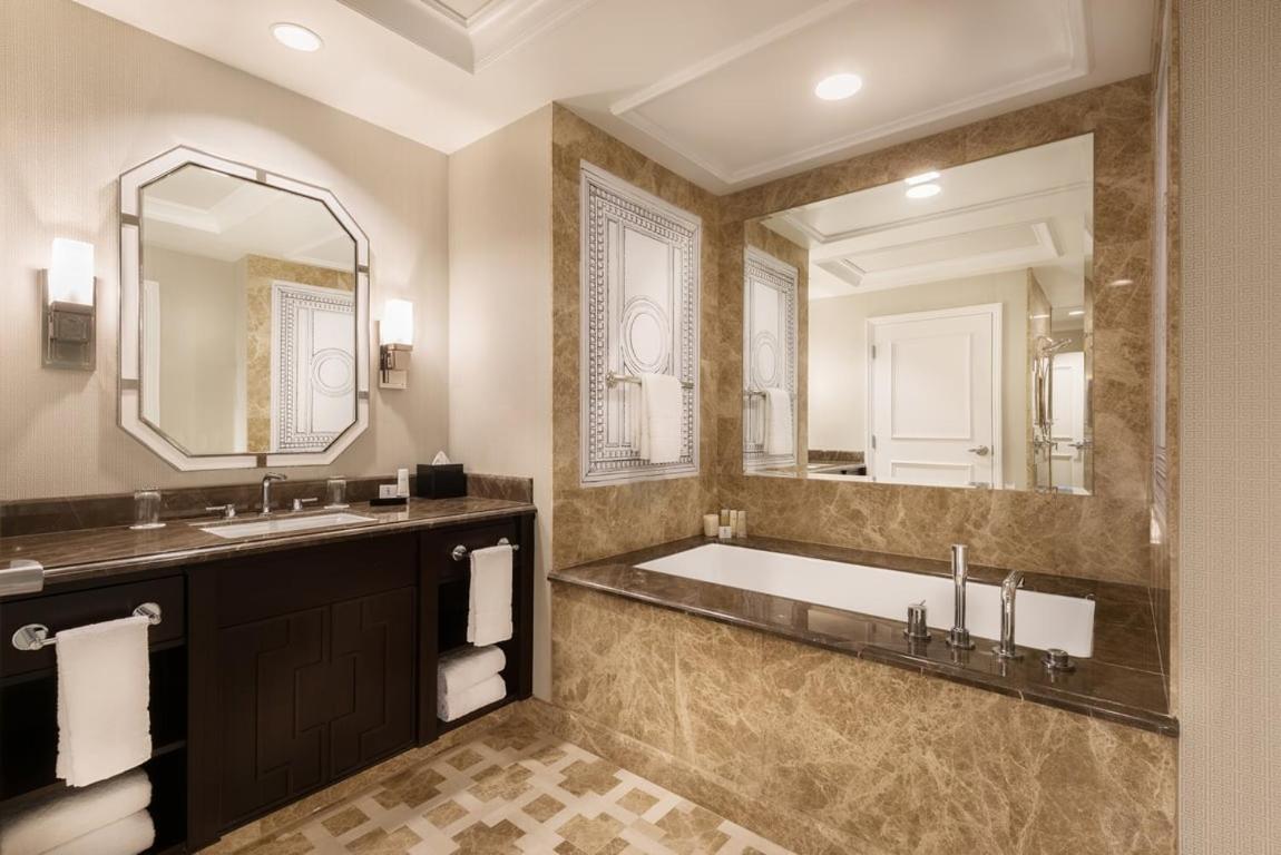 Palace Premium Suite 1 King Bed 2 Queen Bedroom