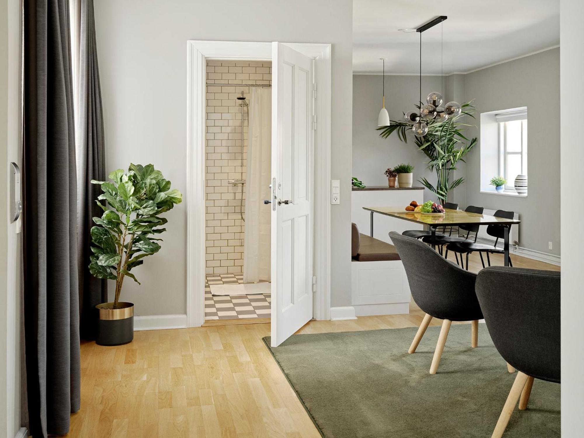 Two-Bedroom Apartment Elevator