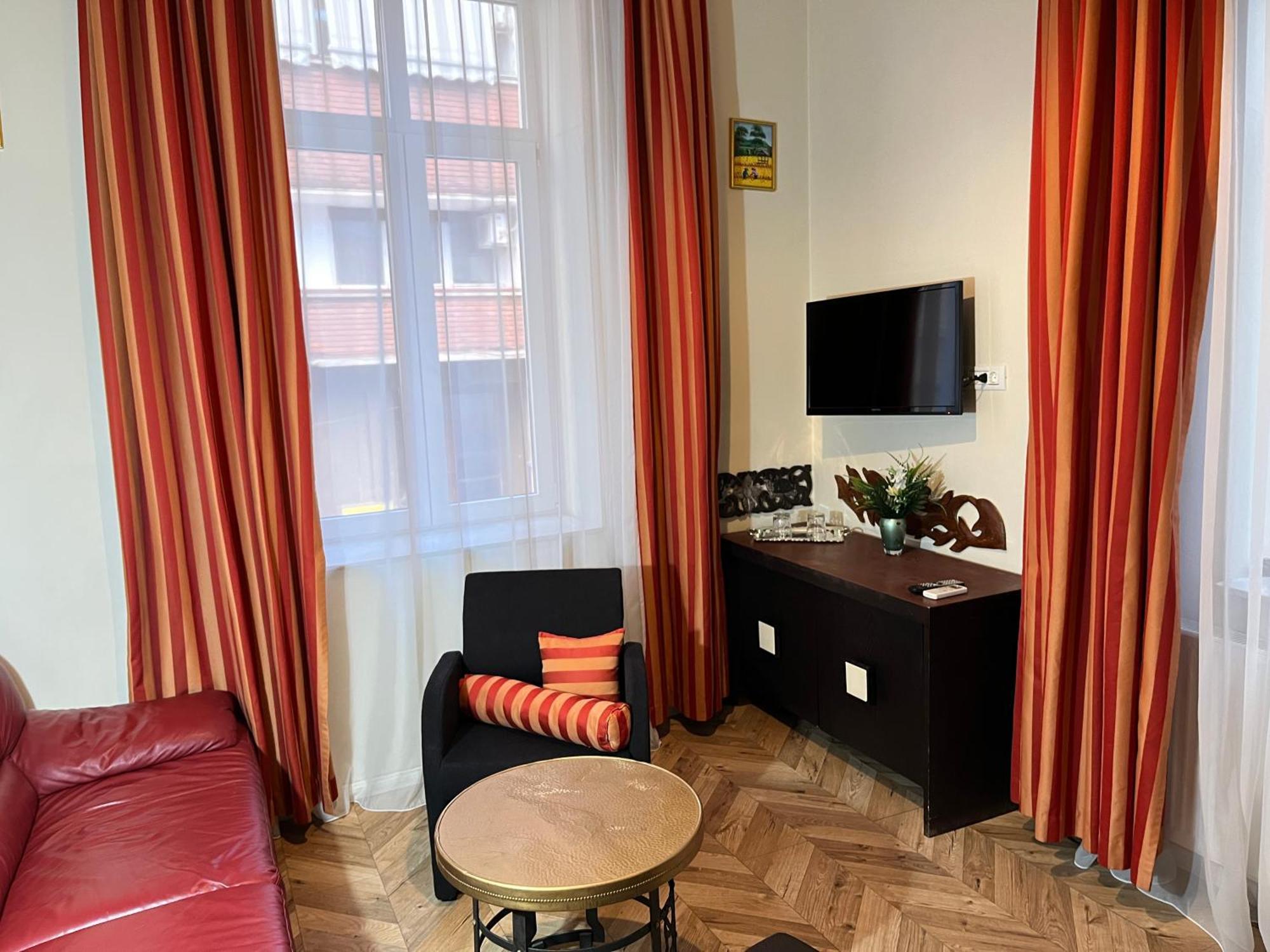 Queen Suite