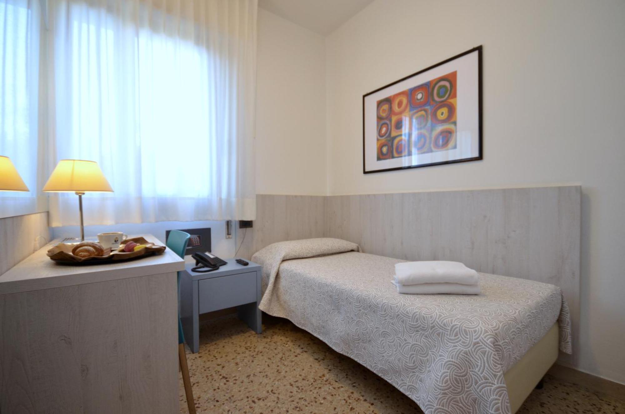 Camera Singola con Bagno Privato