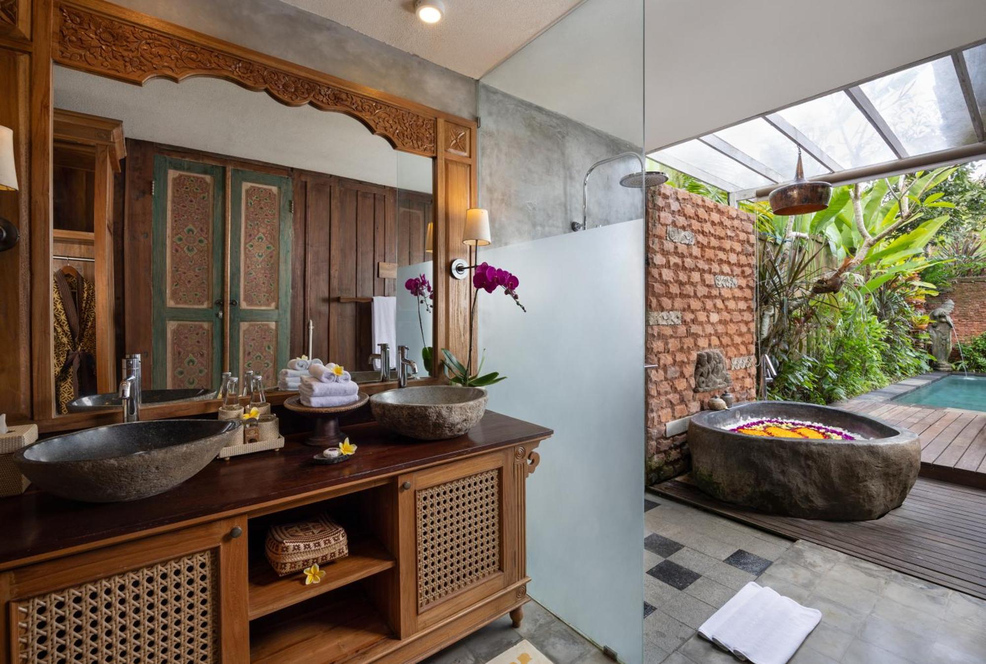 Artist One-Bedroom Private Pool Villa Daily Two-Bottles Beer