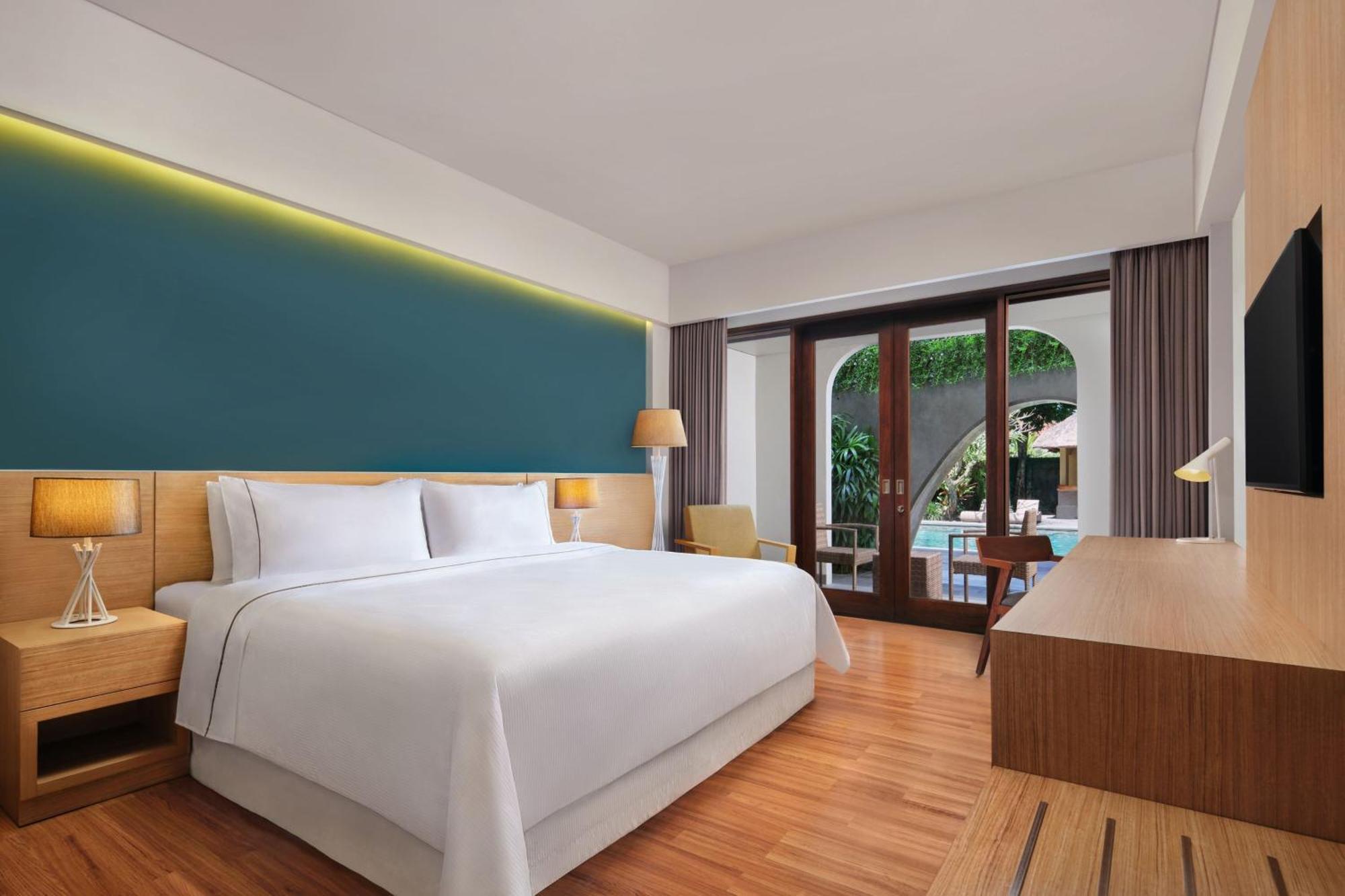 Deluxe King Room Pool Access Garden Level Mini Bar Daily Shuttle to Monkey Forest Daily Yoga Bike to borrow Family Activity 24 Hour access to Motion Fitness Center
