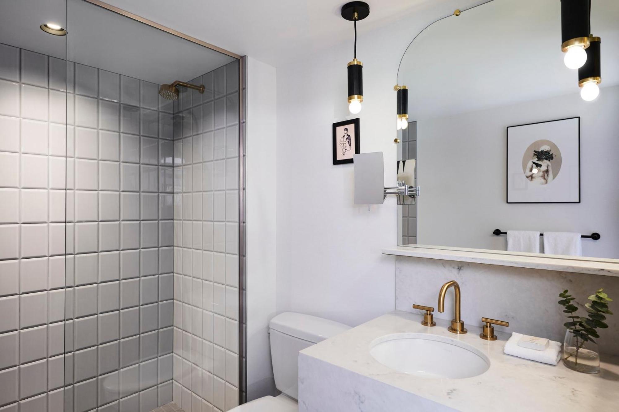 1 King One-Bedroom Suite