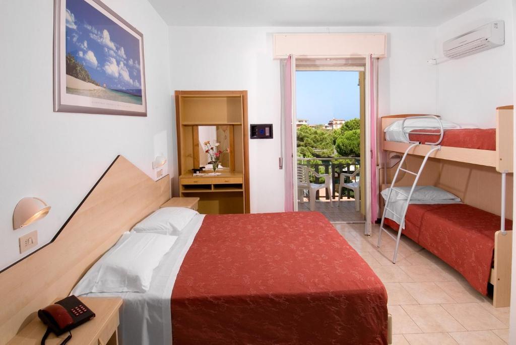 Ampia Camera Quadrupla con Balcone