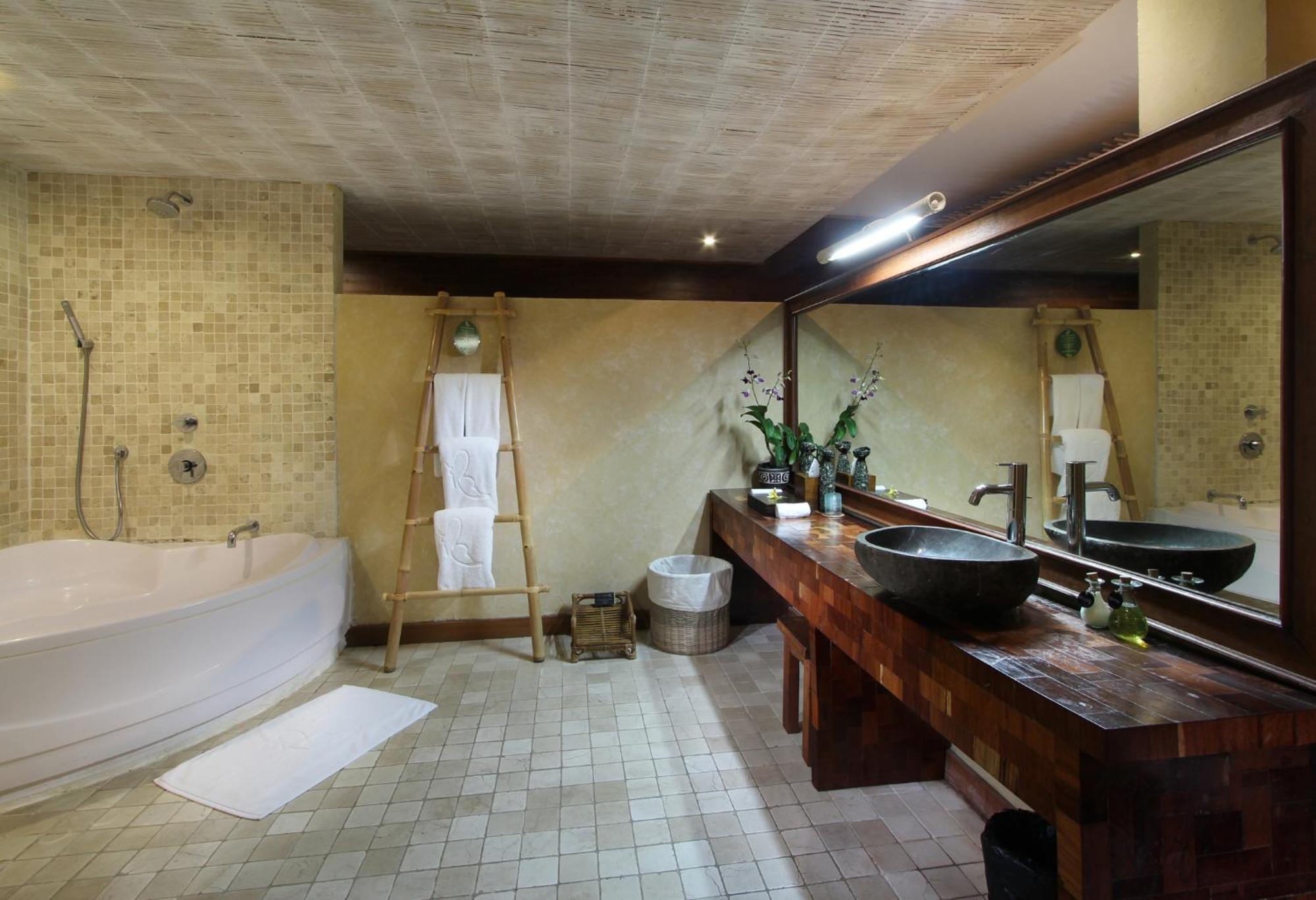 Pool View Suite Rafting