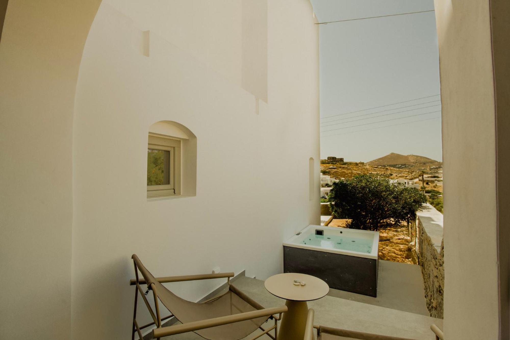 Opal Suite Outdoor Hot Tub