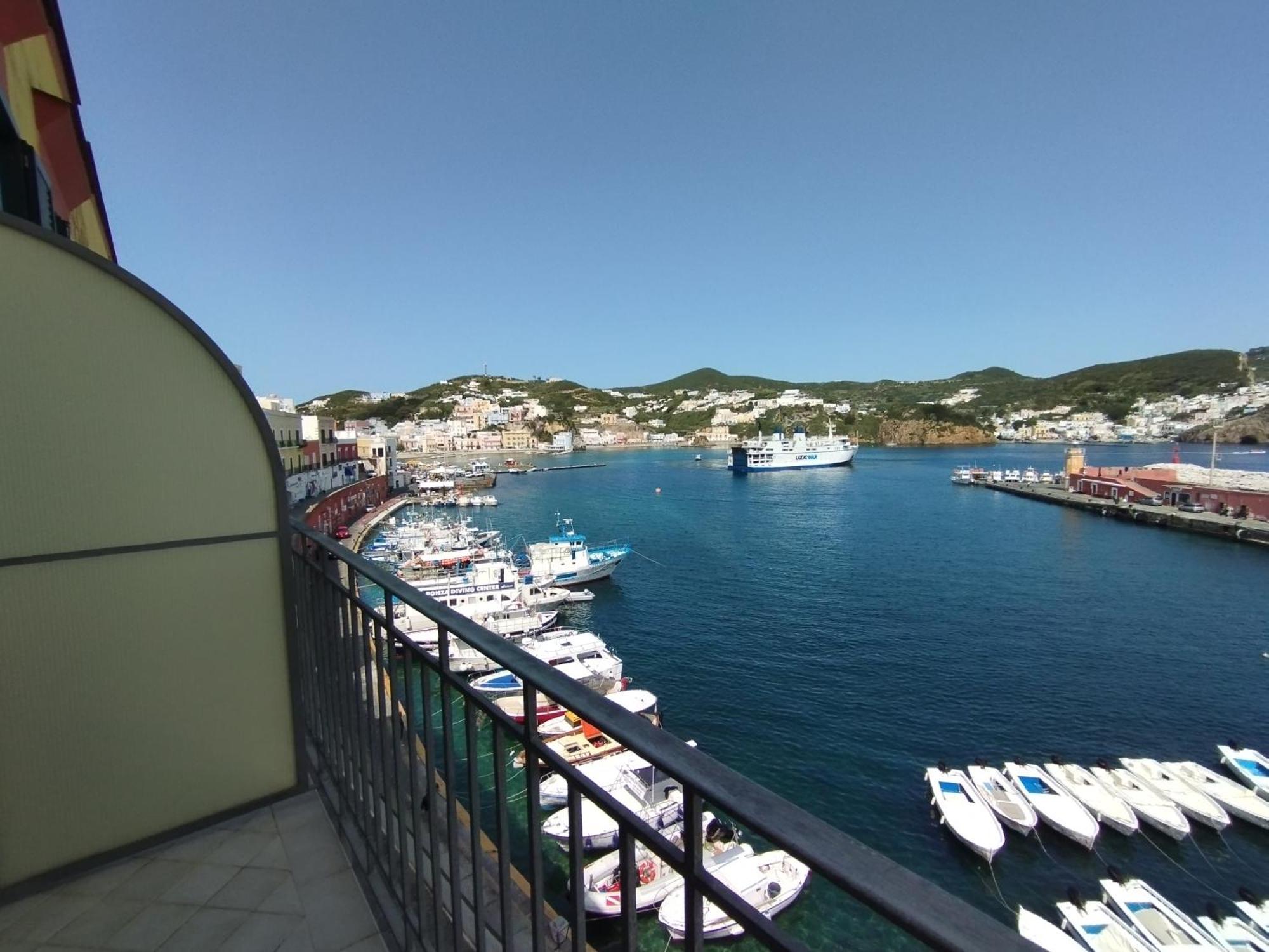 Camera Matrimoniale/Doppia con Letti Singoli con Vista Mare
