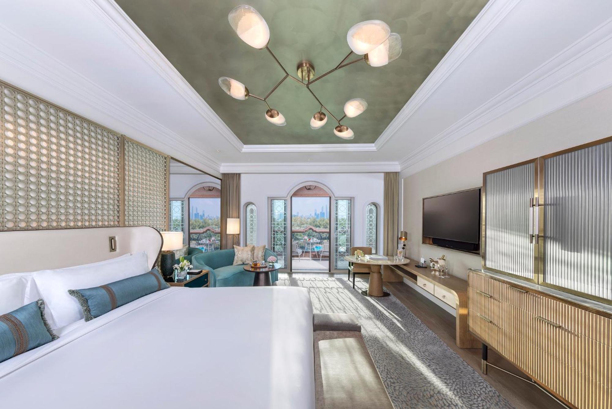 Deluxe Garden View King Room Balcony