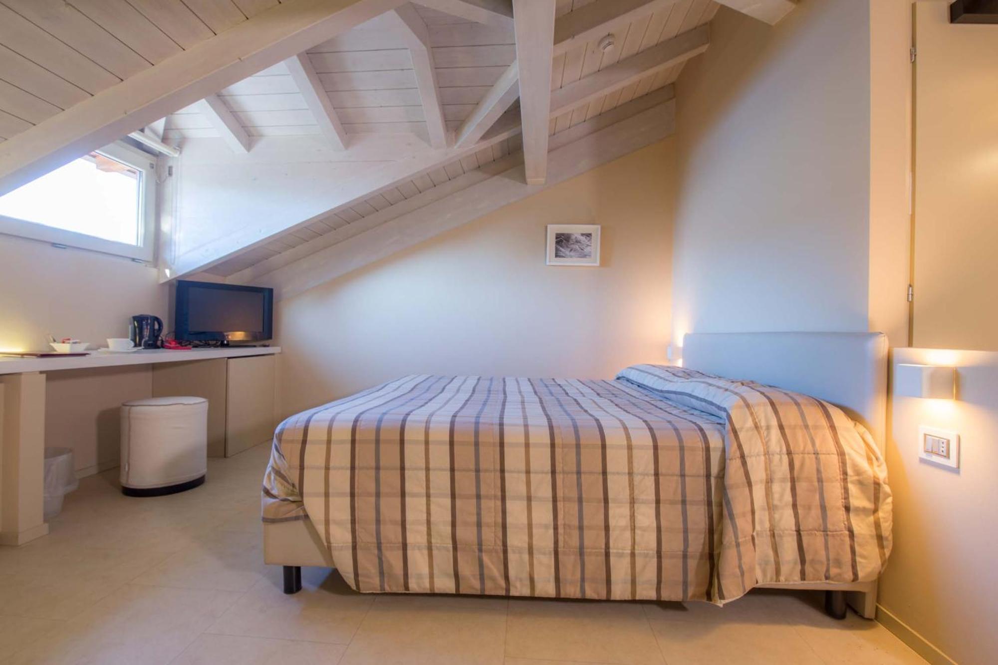 Double Room,1608300082:JPEG
