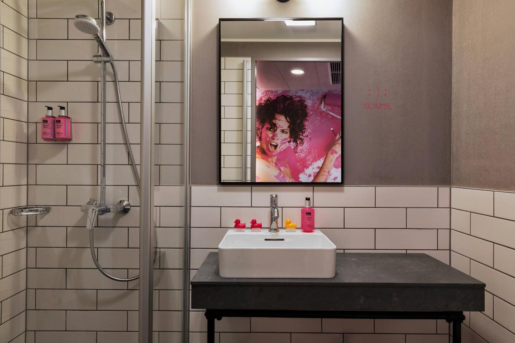 Camera Moxy Sleeper con Letto Queen-Size