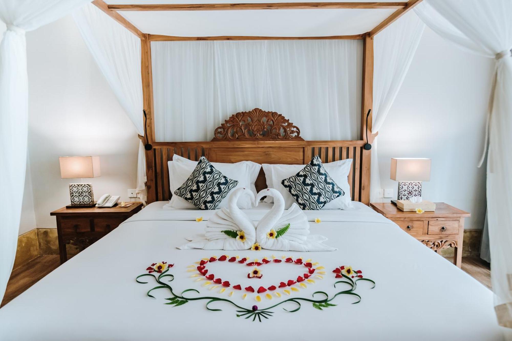 Honeymoon at One-Bedroom Pool Villa River View