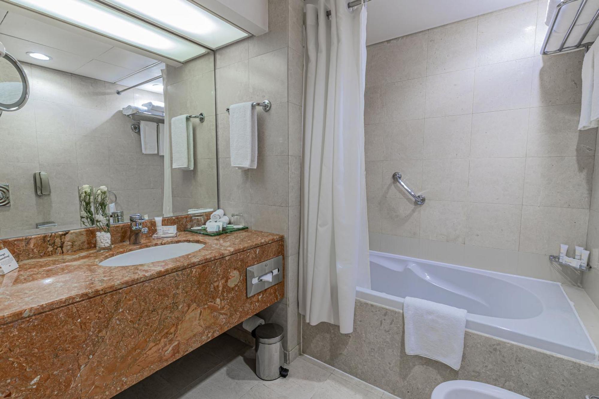 Club Room Executive Lounge Access