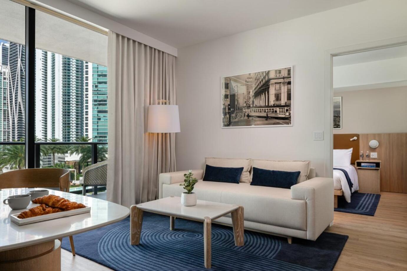 Suite con 1 Camera da Letto, 2 Letti e Vista Città