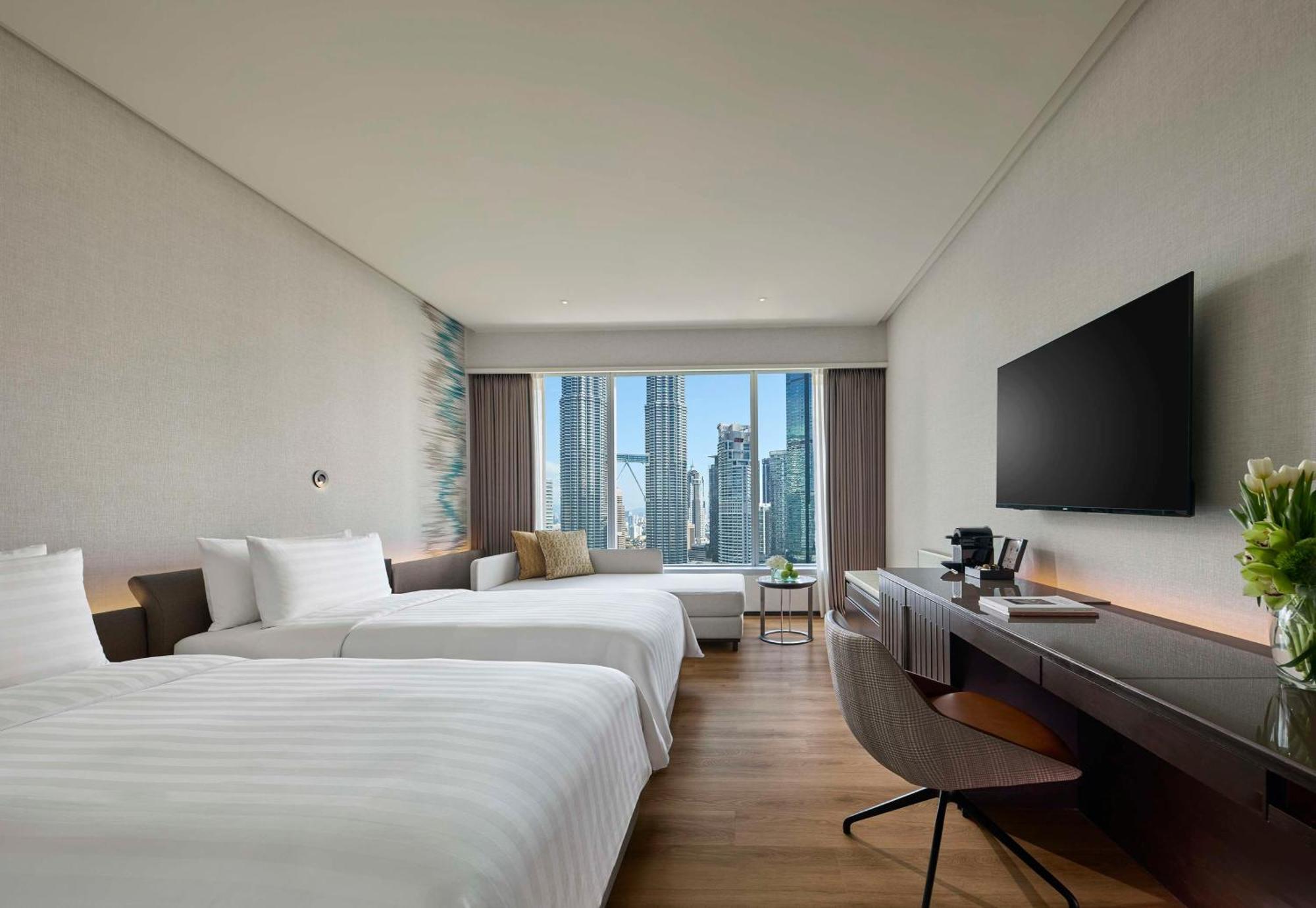 Traders Club Twin Towers View Room – Twin bed Newly Refurbished