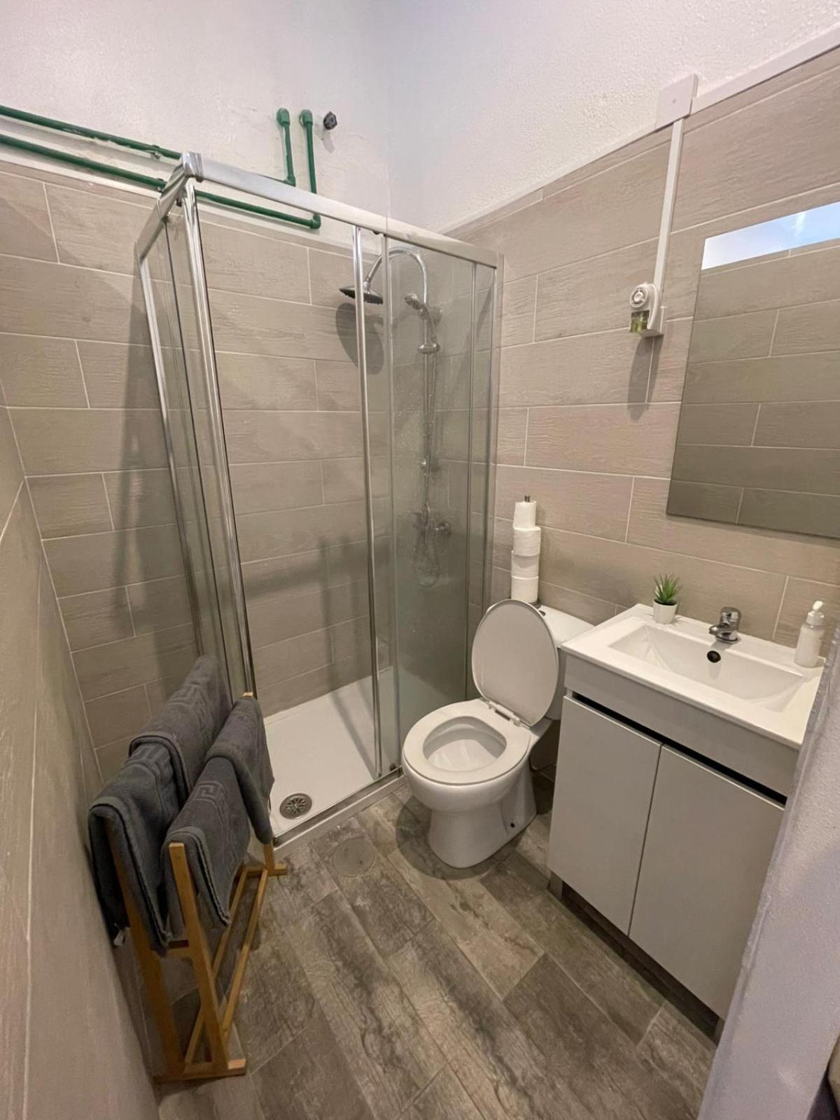 Family Room Private Bathroom