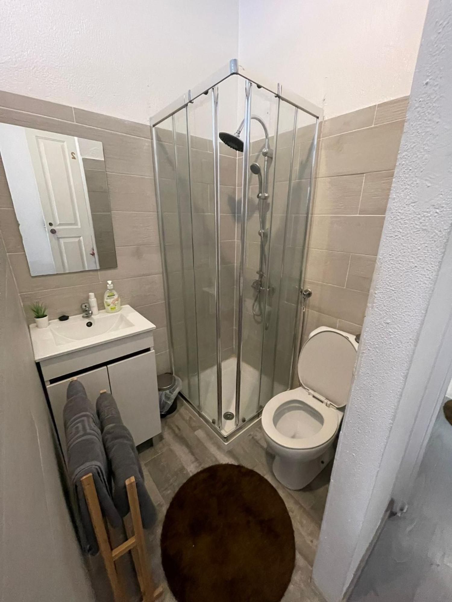 Double Room Private Bathroom