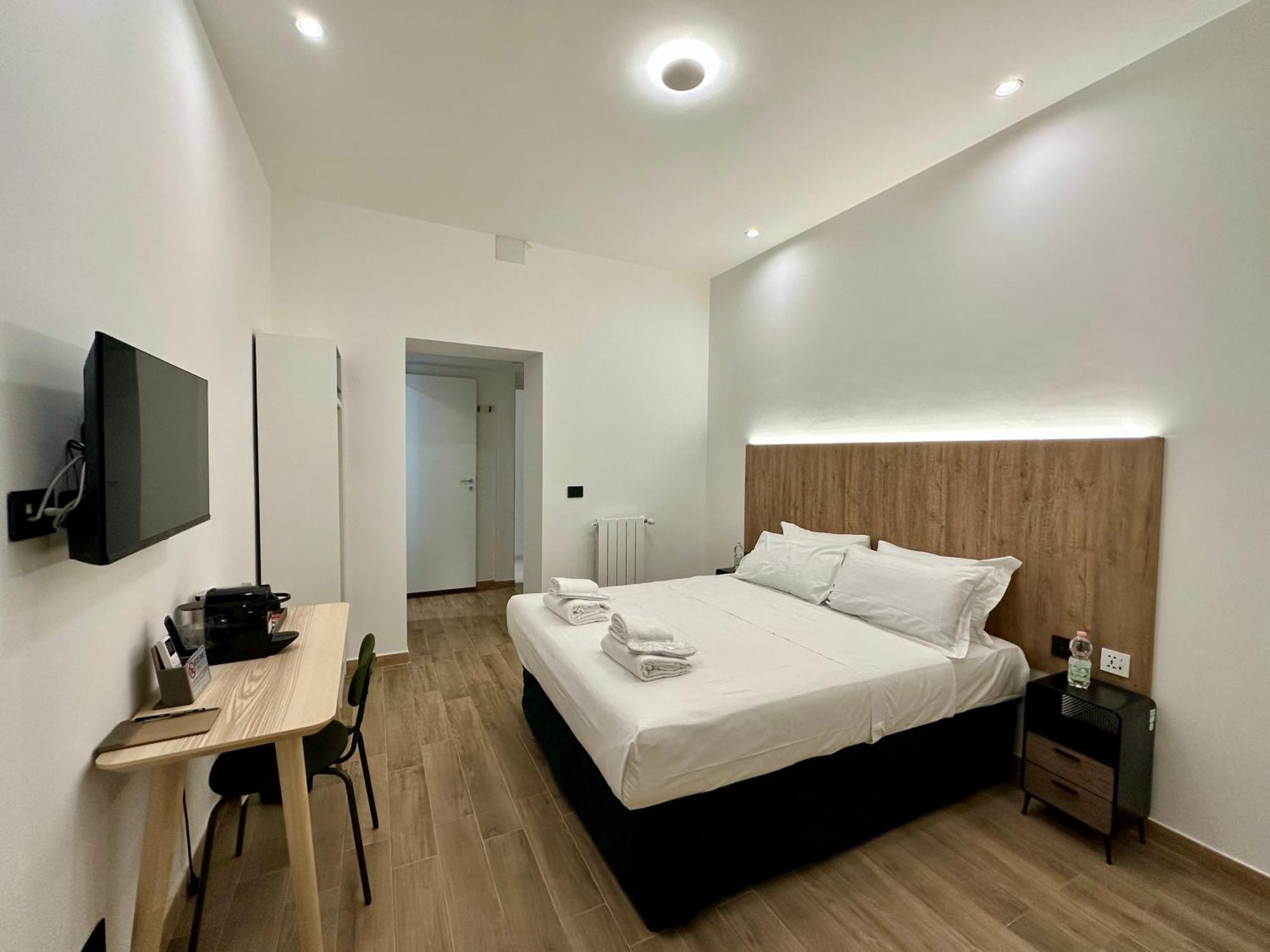 Deluxe Double Room with Balcony,1614524706:JPEG