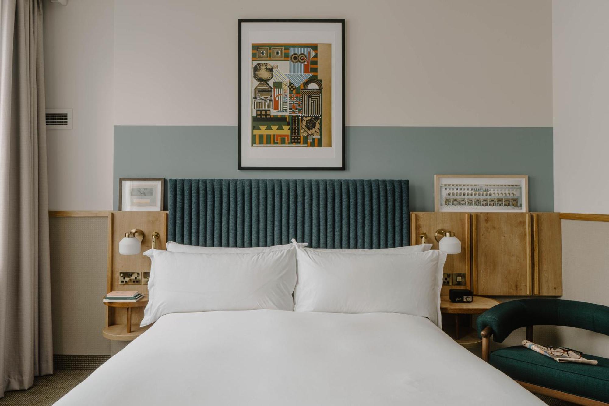 Standard Queen Room