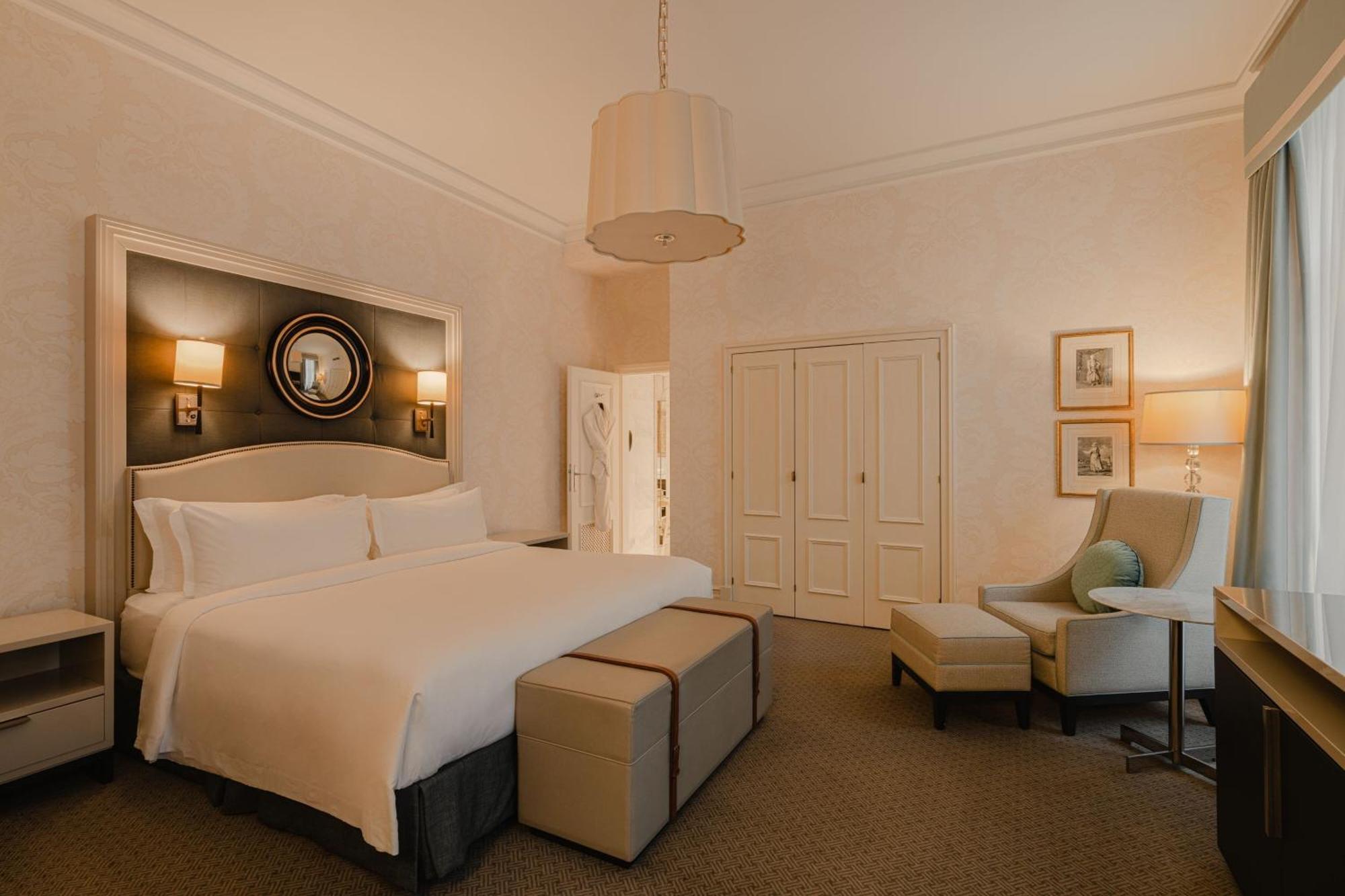 Bristol Suite 1 Bedroom Suite 1 King