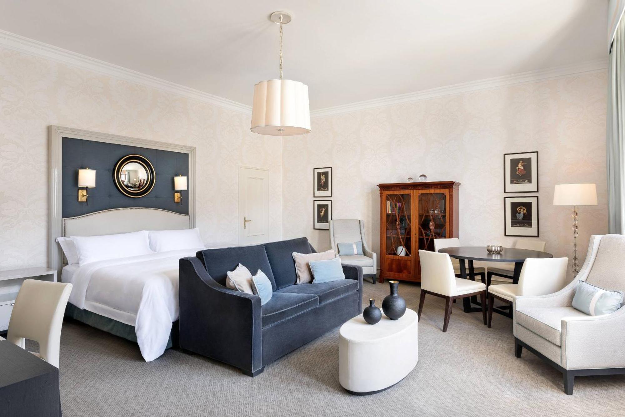 One-Bedroom King Studio Street View