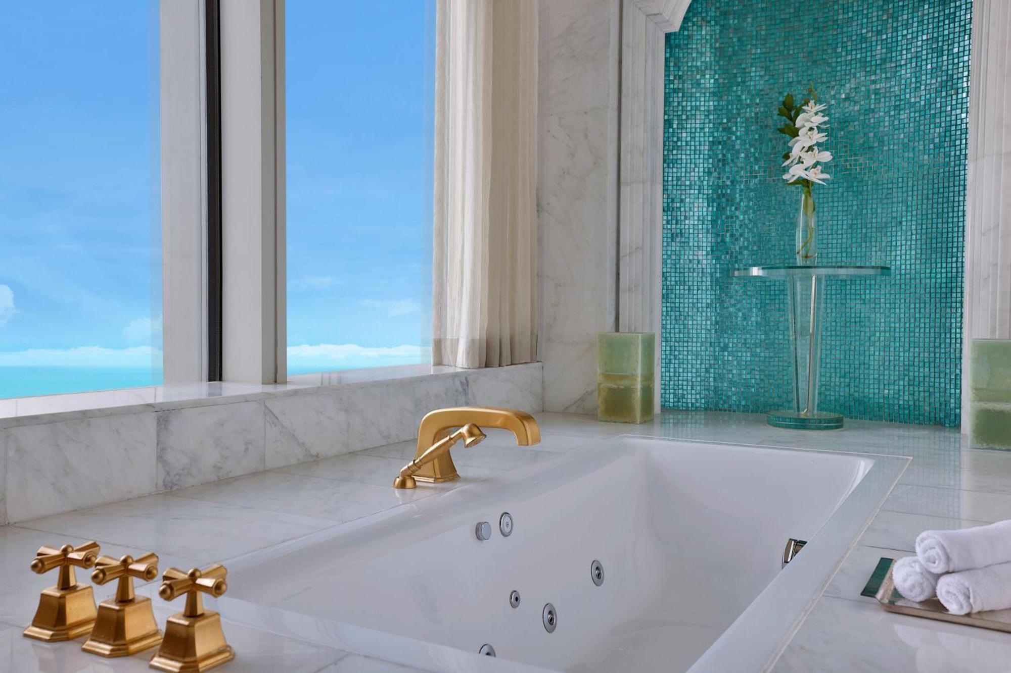 Abu Dhabi Suite 3 Bedroom Penthouse Suite Sea view