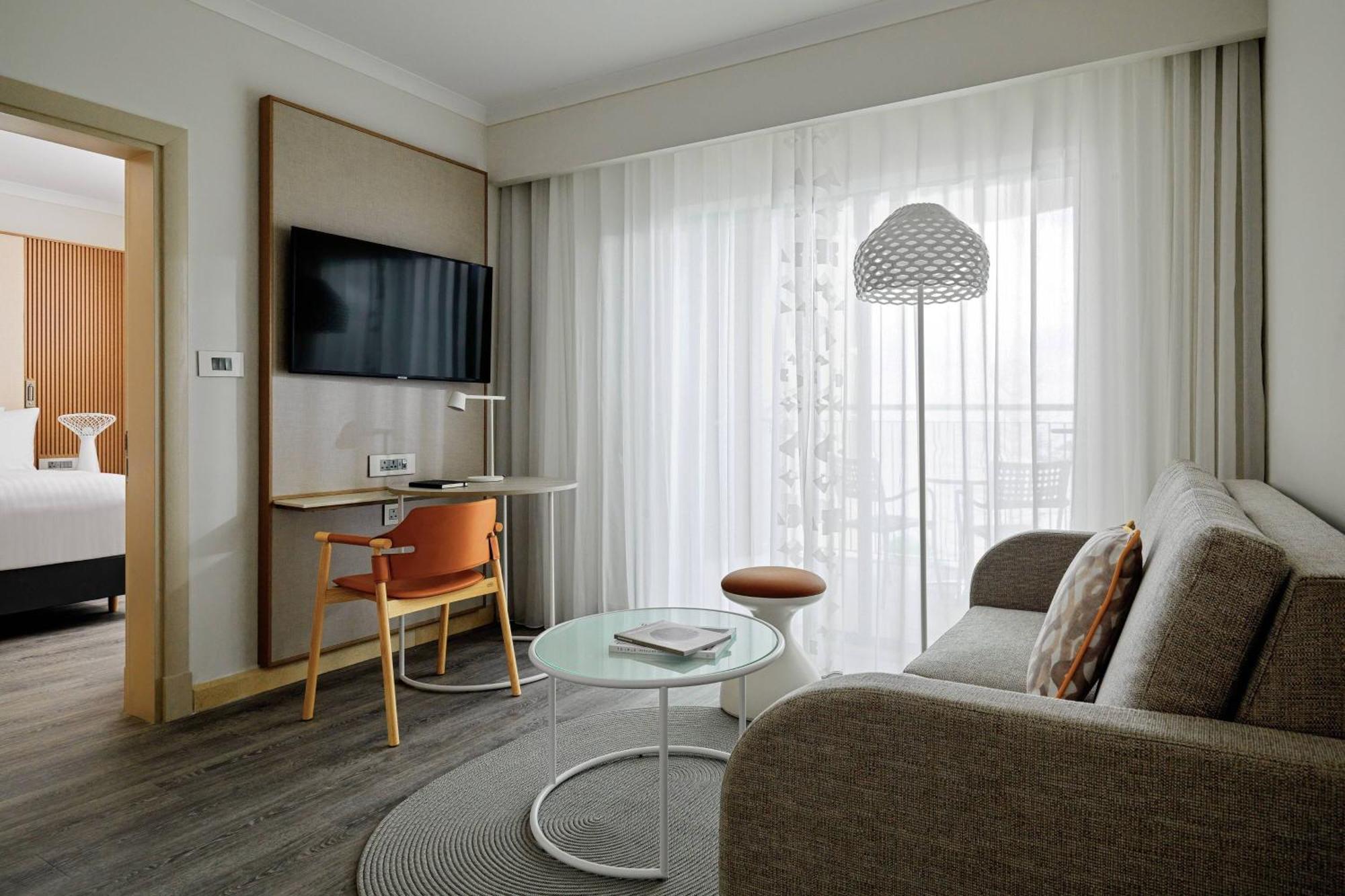 Junior Suite Town View M Club Lounge Access