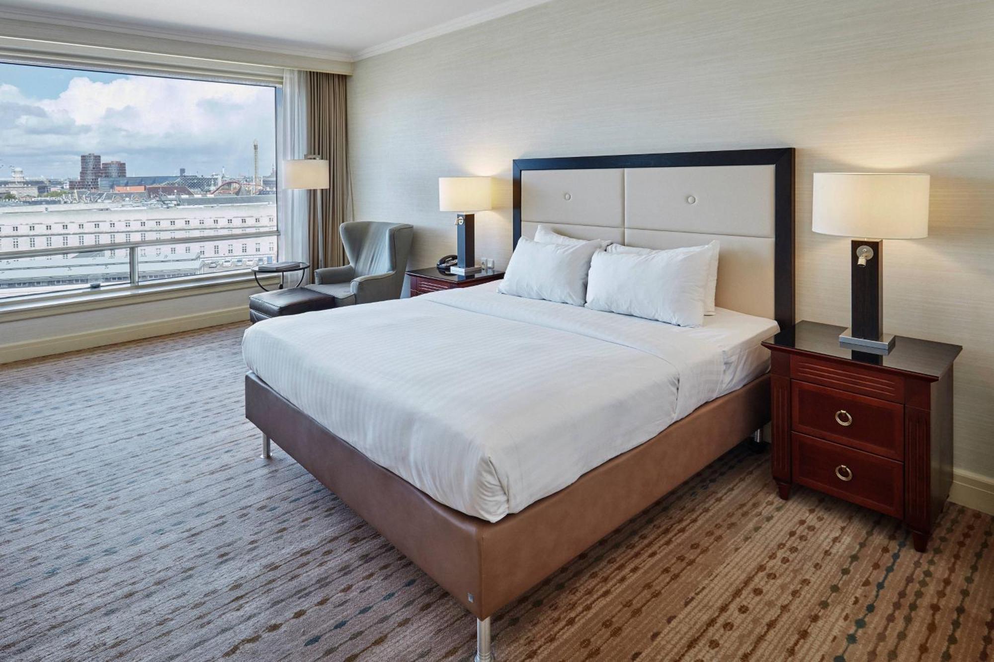 Deluxe Guest Room 1 King City View