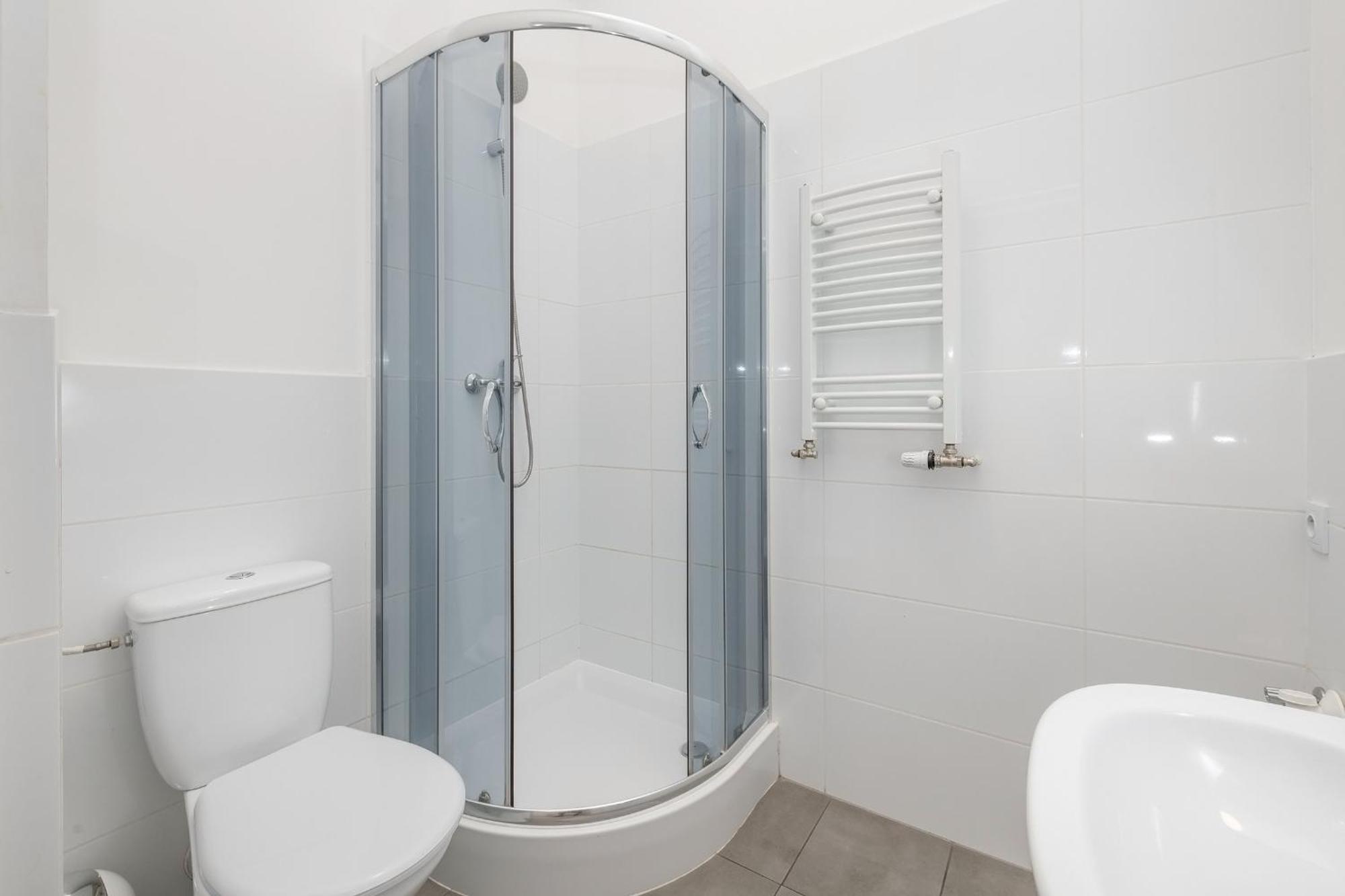 Comfort Triple Room Shower