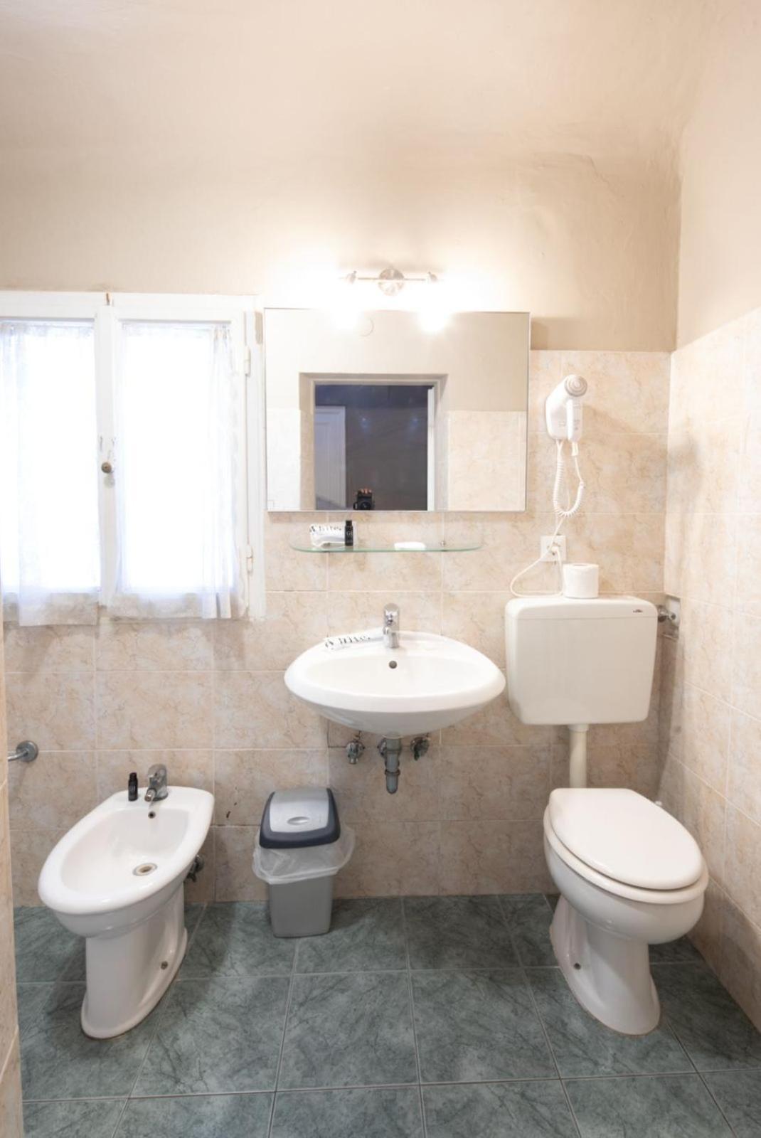 Camera Singola con Bagno Privato Esterno