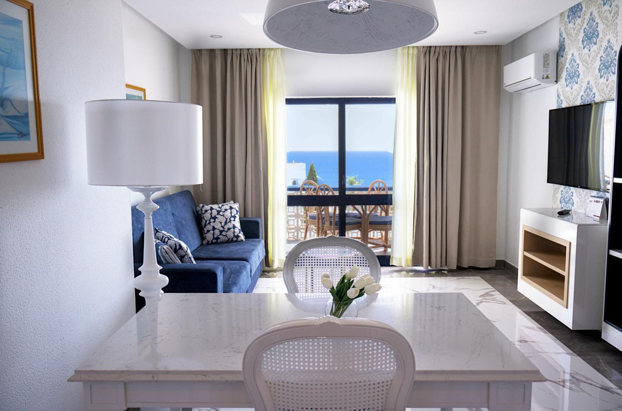 Premier One Bedroom Sea or Pool View Apartment All Inclusive Signature