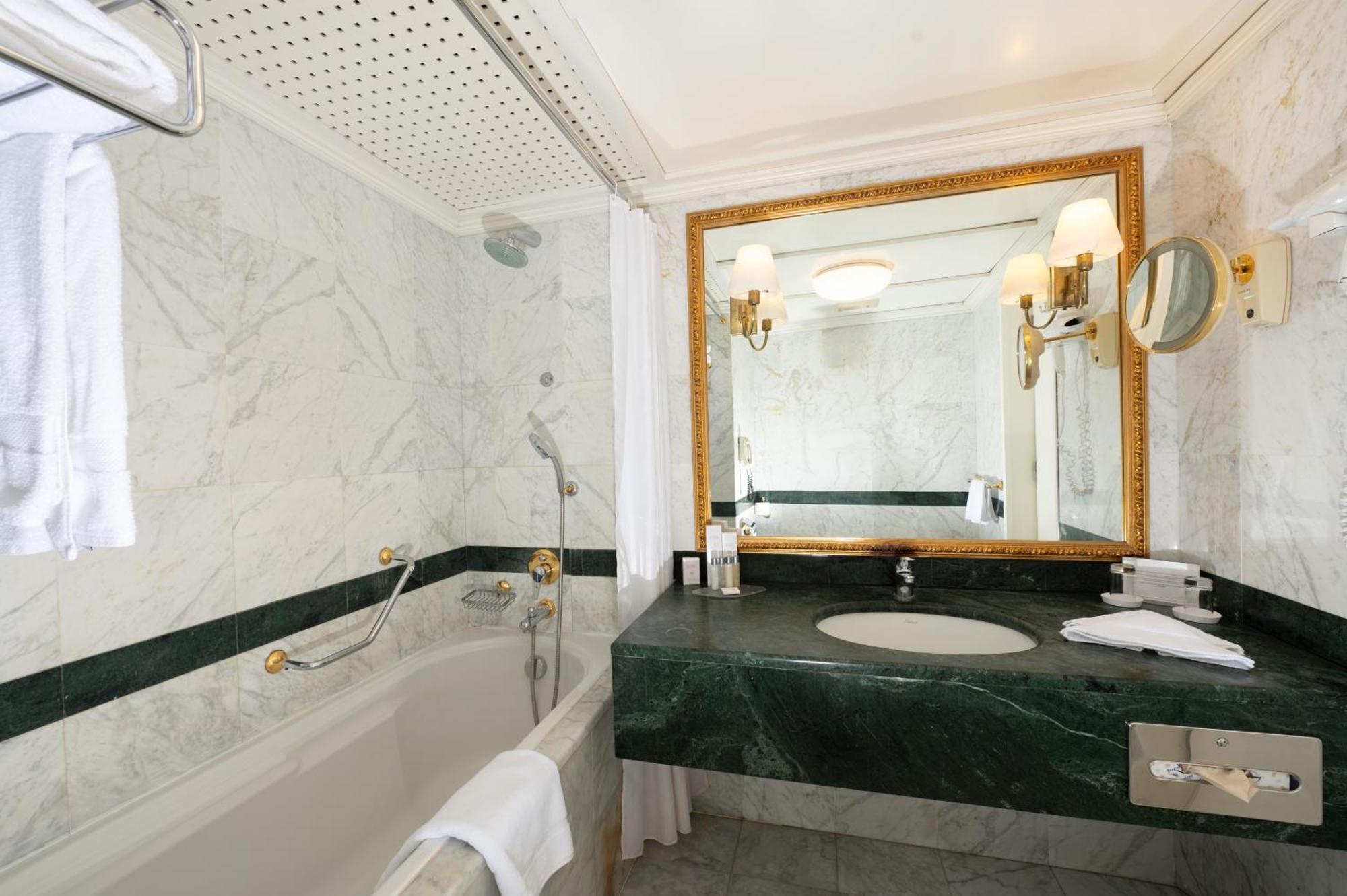 Premium King Room