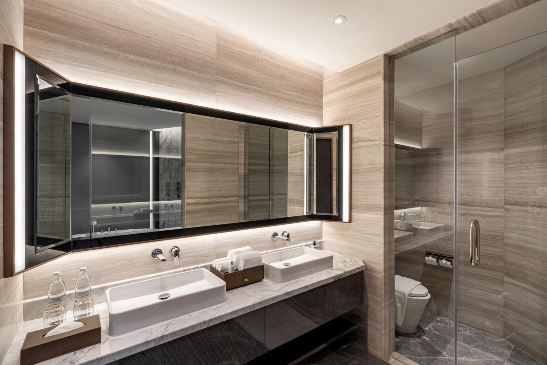 Presidential Pool Suite