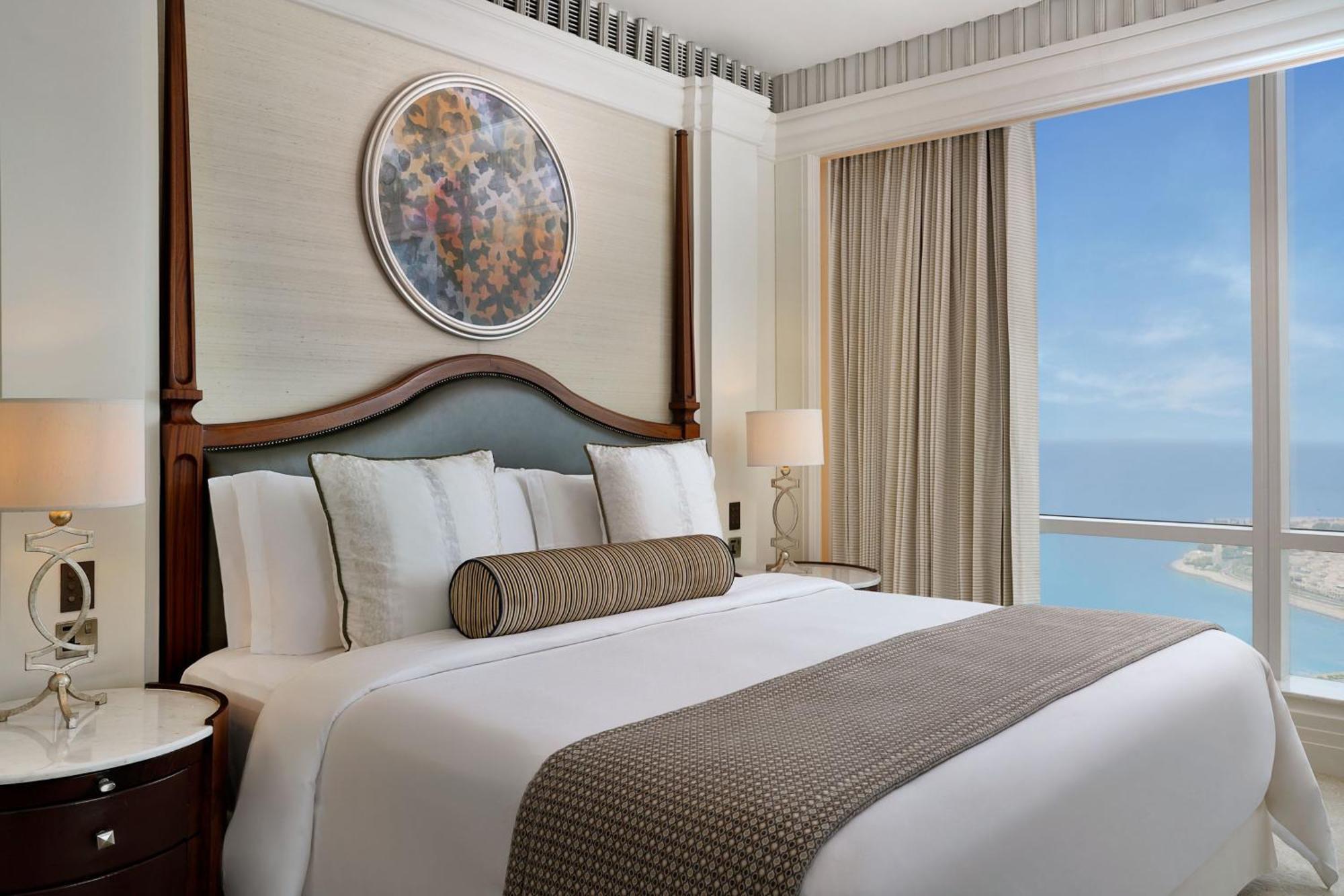 Grand Deluxe Suite 1 Bedroom Suite 1 King Sea view