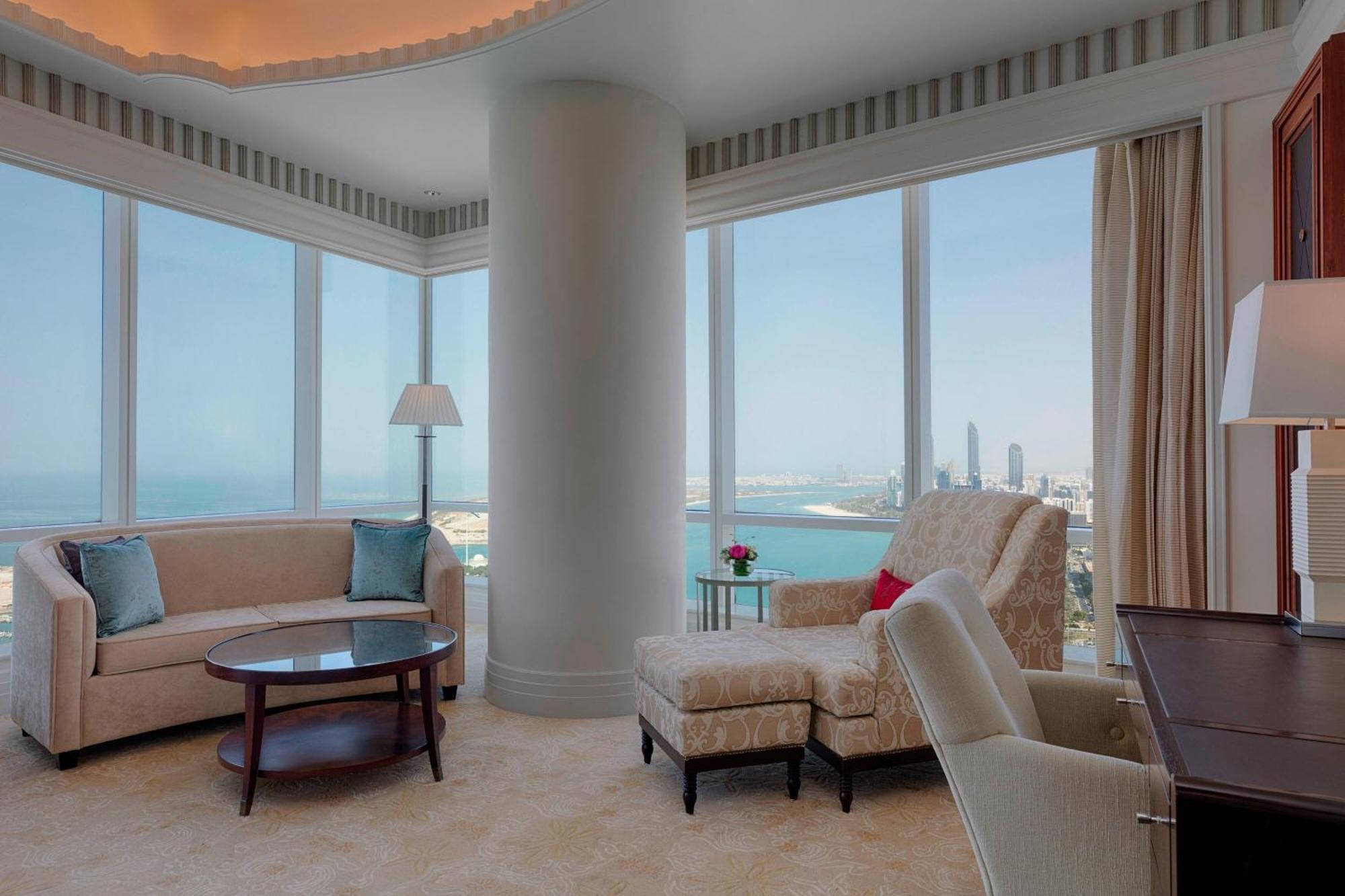 Grand Deluxe Suite 1 Bedroom Suite 1 King Sea view