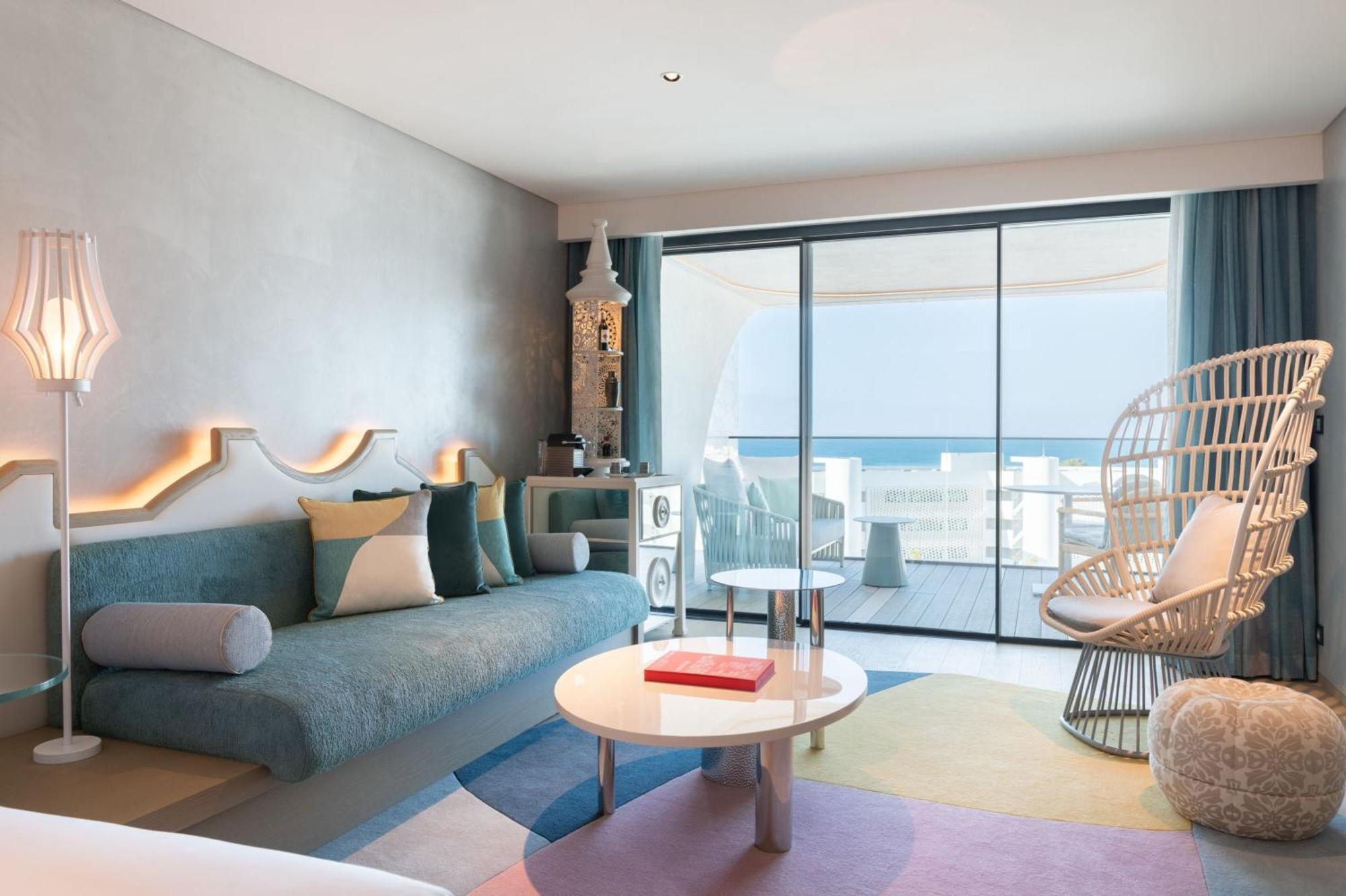 Premier Deluxe Large King Room Ocean View