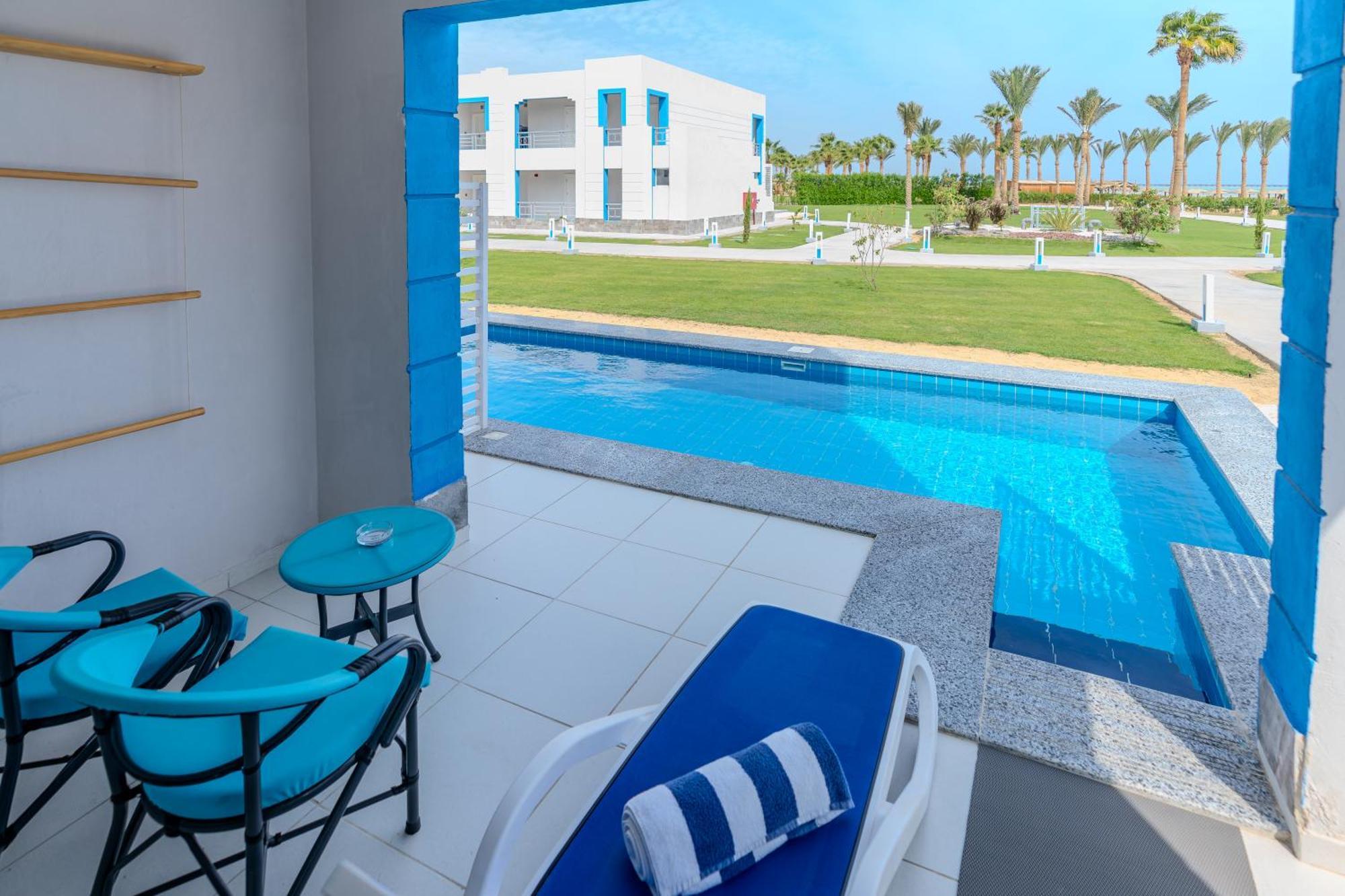 Swim Up Room