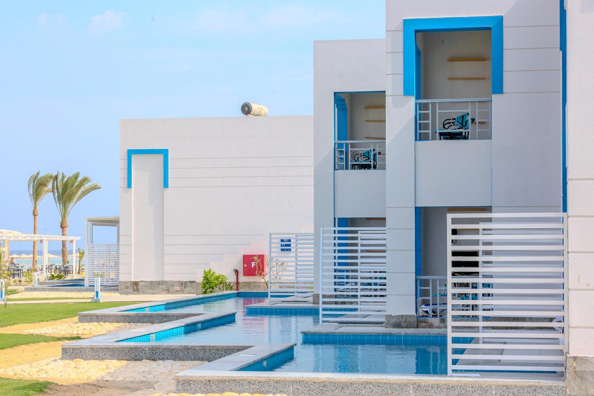 Swim Up Room