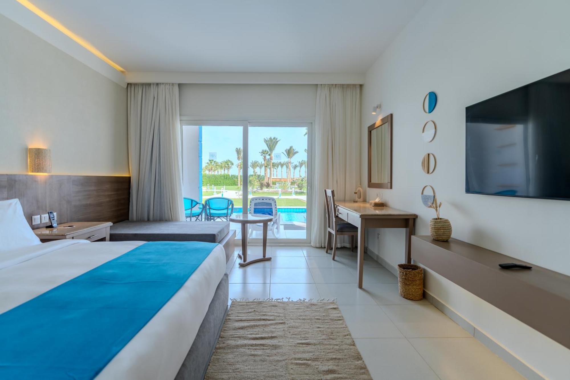 Swim Up Room