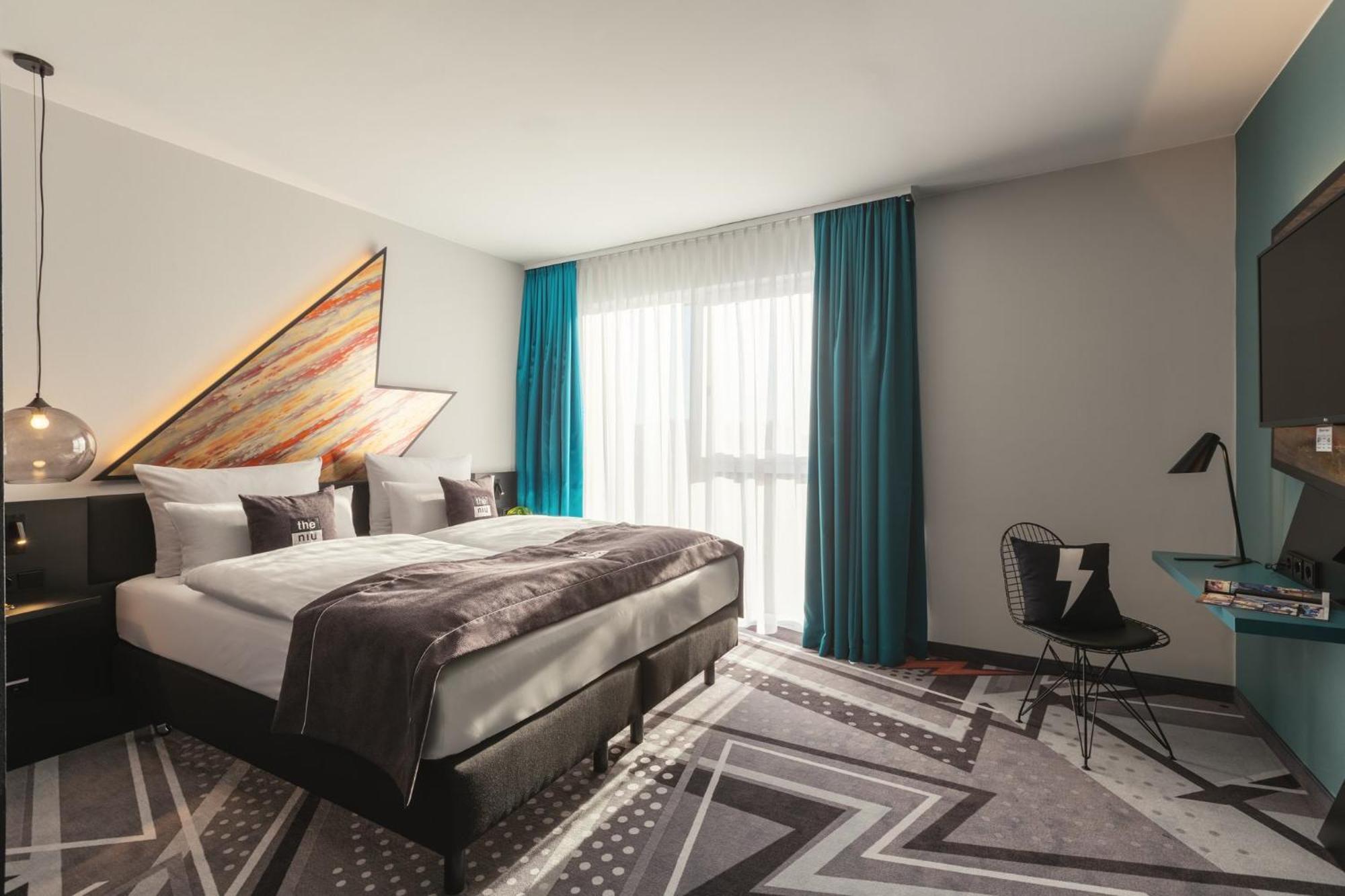 Premium Queen room with single sofa bed